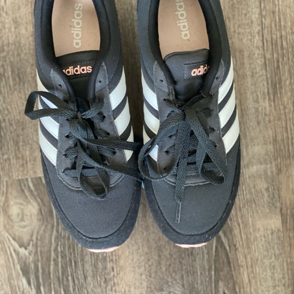 Adidas women’s tennis shoes